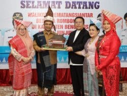 Rangkaian Hari Jadi Siantar ke 154, Wesly-Herlina Ziarah ke Makam Raja Sang Naualuh Damanik di Bengkalis