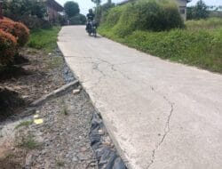 Baru Selesai Dibangun, Jalan Lingkungan di Desa Dolok Manampang Sudah Hancur