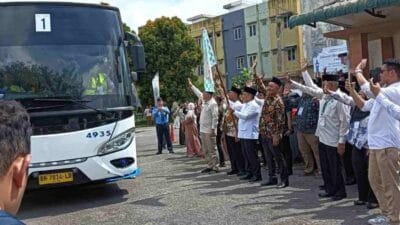 Jamaah Calon Haji Kloter 1 Padangsidipuan Diberangkatkan ke Makkah