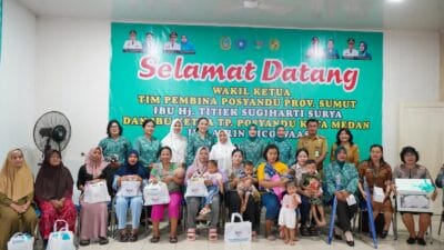 Airin Rico Waas Dampingi Titiek Sugiharti Surya Kunjungi Posyandu Mawar Ganda dan Bunga Asoka I