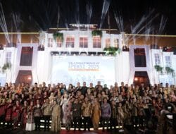 Kenakan Songket Medan, Rico Waas dan Ketua TP PKK Tampil Kompak di Gala Dinner Munas VII APEKSI Surabaya