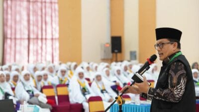 Sekretaris PPIH Sambut Jamaah Calon Haji Kloter 8 Kota Medan