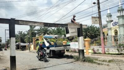 Dishub Langkat Lakukan Buka-Tutup Portal, Warga Secanggang Minta Buka Permanen