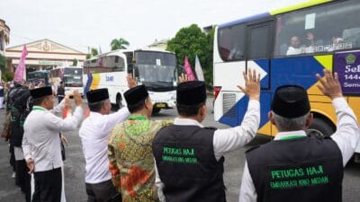 Jamaah Calhaj Kloter Terakhir Embarkasi Medan Diberangkatkan