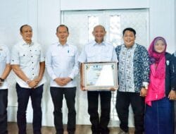Himpunan Mahasiswa UINSU Audiensi dan Serahkan Penghargaan ke Bupati Langkat