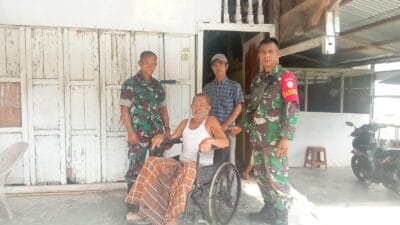 Danramil 11/Kluet Tengah Bantu Kursi Roda ke Warga Penderita Stroke