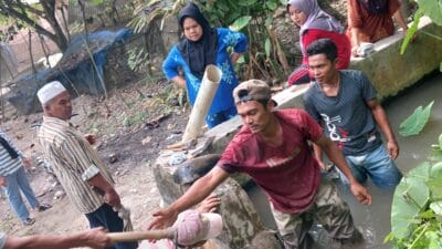 Warga Desa Sabajior Gelar Gotong Royong Bersihkan Lumpur dan Sampah