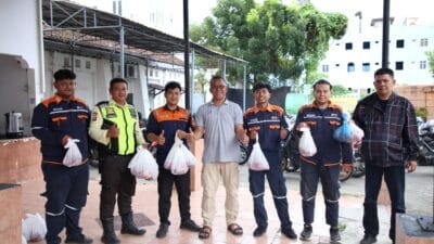 KAI Divre I Sumut Bagikan Ratusan Bingkisan Kurban