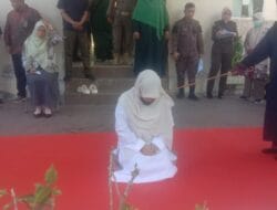 Belasan Pelanggar Qanun Dihukum, Cewek, Cowok, Muda dan Tua Kena Cambuk
