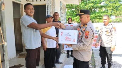 HUT Bhayangkara ke-79, Penggali Kubur Terima Paket Sembako