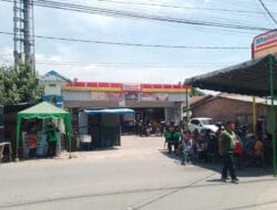 Muak Janji Pengaspalan, Warga Empat Desa di Tanjungmorawa Blokir Jalan Protokol