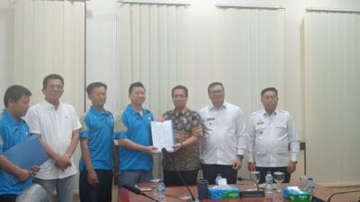 Bupati Deliserdang Serahkan Izin Peternakan kepada Anggota ASPEGAS