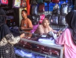 Tahun Ajaran Baru, Toko Perlengkapan Sekolah Asmi Dibanjiri Pembeli