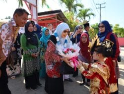 Bunda Paud Madina Kunjungi TK Satu Atap 062 Mompang