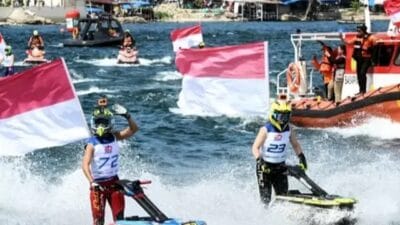Hormati Upacara Detik-detik Proklamasi HUT RI, Aquabike Hentikan Perlombaan Sejenak