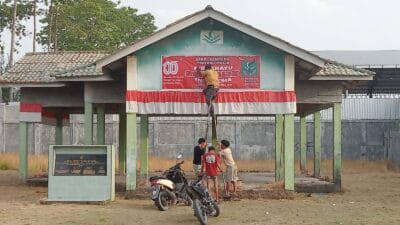 Rakyat Penunggu Kampung Tanjung Mulia Bersiap Rayakan HUT ke-80 RI di Balai Adat Afnawi Nuh
