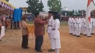 35 Anggota Paskibra Kecamatan Sinunukan Madina Dikukuhkan