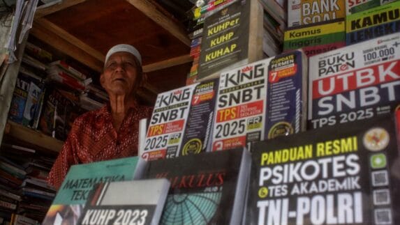 Pedagang Buku Bekas di Titi Gantung Semakin  Sepi