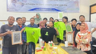 MR Kaos Bimbing Peserta Pelatihan Sablon untuk Siap Ciptakan Lapangan Kerja