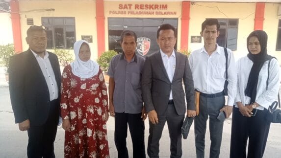 Diduga Palsukan Tandatangan Ahli Waris, Ahmad Isa dan Apisah Laporkan AZ dan AW ke Polres Pelabuhan Belawan 