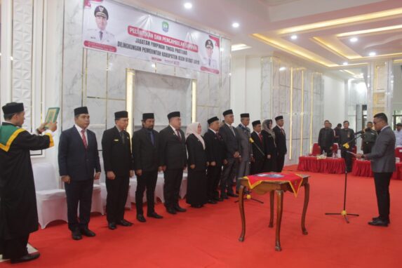 Perkuat Kinerja Birokrasi, Bupati Abdya Lantik 11 Jabatan Tinggi Pratama