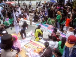 Komite Rakyat Bersatu (KRB) Demo Kantor Gubsu Bawa 18 Tuntutan