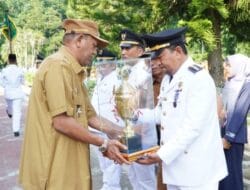 Bupati Langkat Beri Penghargaan Kepada Kecamatan dan Kelurahan Terbaik 2025
