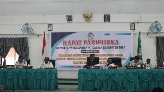 Pemkab Toba Bersama Kapolres Hadiri Rapat Pembahasan P.APBD 2025-2026