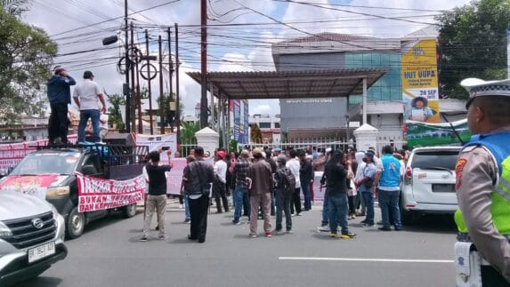 Kantor BPN Sumut Didemo Massa