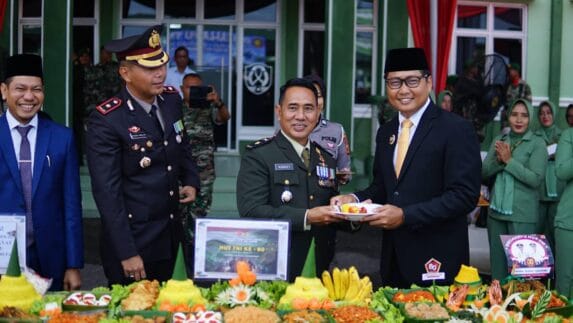 Kodim 0104/Aceh Timur Gelar Upacara HUT ke-80 TNI Penuh Kebersamaan