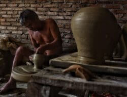 Pak Yunus, Pengrajin Gerabah yang Menolak Punah di Tengah Gempuran Industri