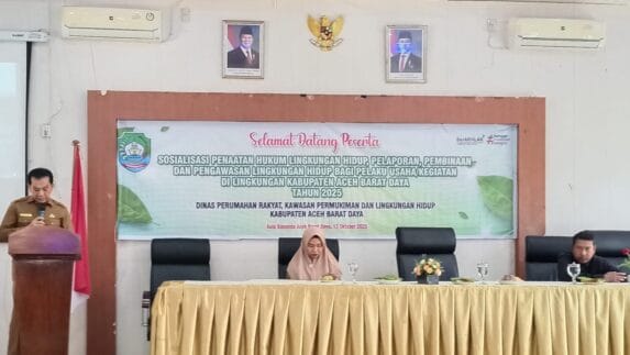 Asisten II Setdakab Abdya Buka Sosialisasi Penataan Hukum Lingkungan bagi Pelaku Usaha