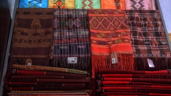 Ulos Sebagai Warisan Budaya Nasional yang Terus Dilestarikan