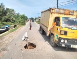 Jalan Hasan Perak Sei Bila Timur Ambles dan Berlubang, Pengendara Was-Was