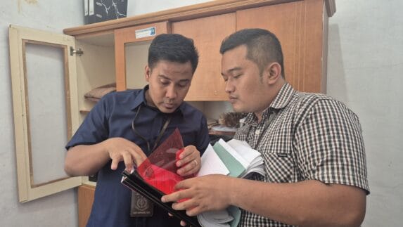 ‎Dugaan Pengelolaan Dana Desa Fiktif, Kejari Madina Geledah Kantor Camat Pakantan dan Rumah Kades