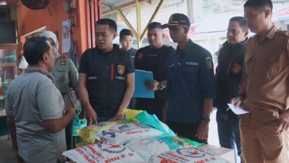 Unit Ekonomi Polres Langkat Gelar Operasi Pasar, Cek Stabilitas Stok dan Harga Beras di Pasar Baru