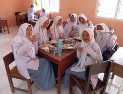 Siswa SMA Negeri 1 Samadua Antusias Nikmati Menu MBG