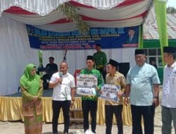 Reses ke Dapil, Rahmansyah Sibarani Serahkan Komputer kepada Pelajar