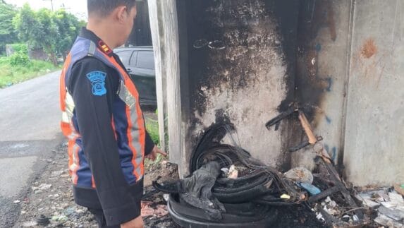 KAI Divre I Sumut Larang Masyarakat Buang atau Bakar Sampah di Rel Kereta Api