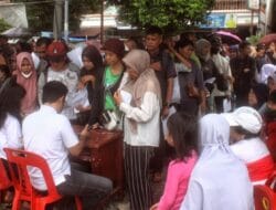 Warga Medan Johor Antre BLT Kesra 2025 di Lapangan Sejati Pratama