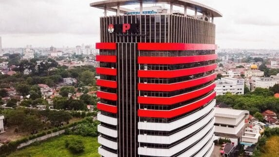 OTT Gubernur Riau, Sembilan Orang Diangkut dalam Dua Kloter ke Jakarta