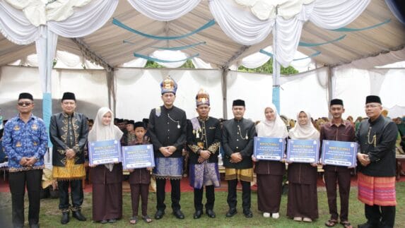 HUT Aceh Selatan ke 69, Bupati Serahkan Santunan