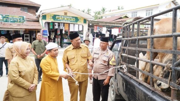 Syah Afandin Serahkan Bantuan untuk Haul Tuan Guru Besilam ke-102 di Langkat