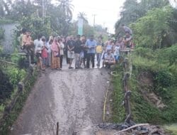Polsek Marbau Bantu Perbaikan Jembatan Putus yang Hubungkan 3 Desa
