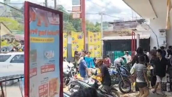 Bantuan Logistik Lamban, Warga Sibolga – Tapteng Jarah Toko dan Mini Market