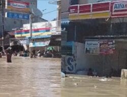 Lambannya Bantuan ke Korban Banjir Diduga Jadi Pemicu, Warga Jarah Mini Market