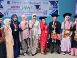 Kadis PPKB Dampingi Sekda Kota Binjai Wisuda Sekolah Lansia Surya Senja di Binjai Barat