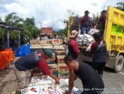 PT. DIS Bersama AGP Foundation Salurkan Bantuan Korban Banjir di Madina