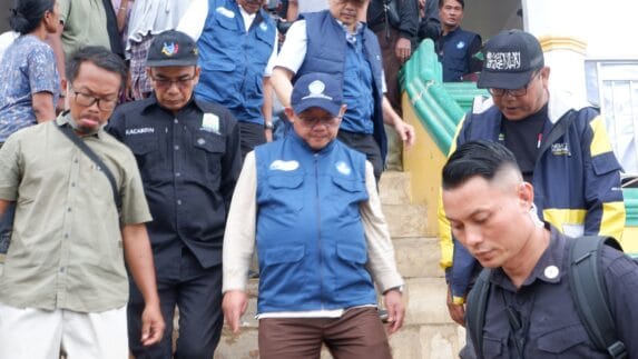 Mendikdasmen Beri Semangat Anak Sekolah Korban Bencana Banjir Aceh Tamiang