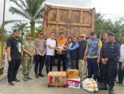 Bupati Aceh Selatan dan Kapolres Dampingi Gubernur Aceh Salurkan Bantuan Korban Banjir di Trumon Raya